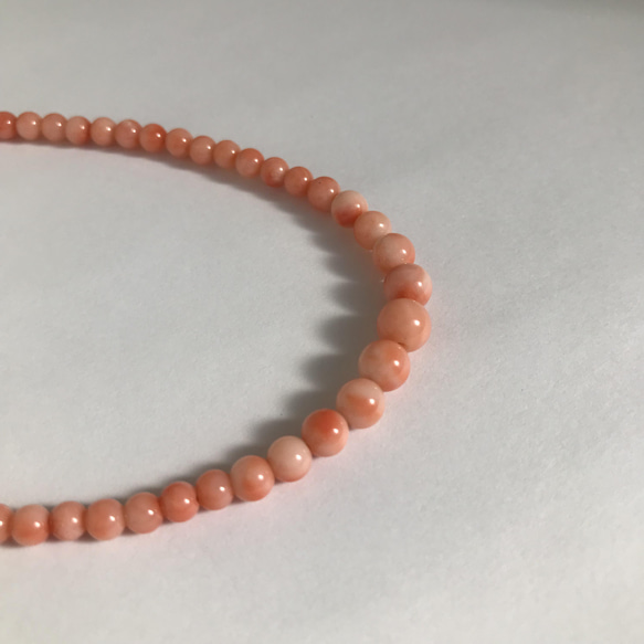 少し長めの約46cmピンク珊瑚玉ネックレス・シンプルで優しい春色　R40409 16枚目の画像