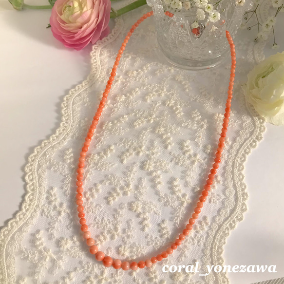 少し長めの約46cmピンク珊瑚玉ネックレス・シンプルで優しい春色　R40409 2枚目の画像