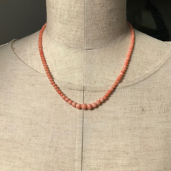 少し長めの約46cmピンク珊瑚玉ネックレス・シンプルで優しい春色　R40409 5枚目の画像