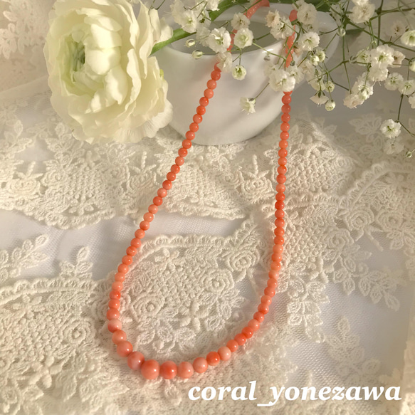 少し長めの約46cmピンク珊瑚玉ネックレス・シンプルで優しい春色　R40409 3枚目の画像