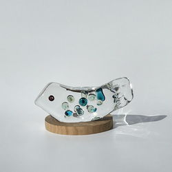 ガラスのドットの鯉のぼり(可愛らしい木の台付) 2枚目の画像