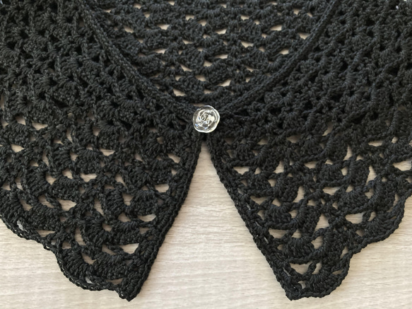 透かし編みのガーリーなつけ襟 (ブラック) 4枚目の画像