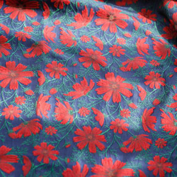 赤いコスモス花柄 ジャカード織りの生地 [2716] 4枚目の画像