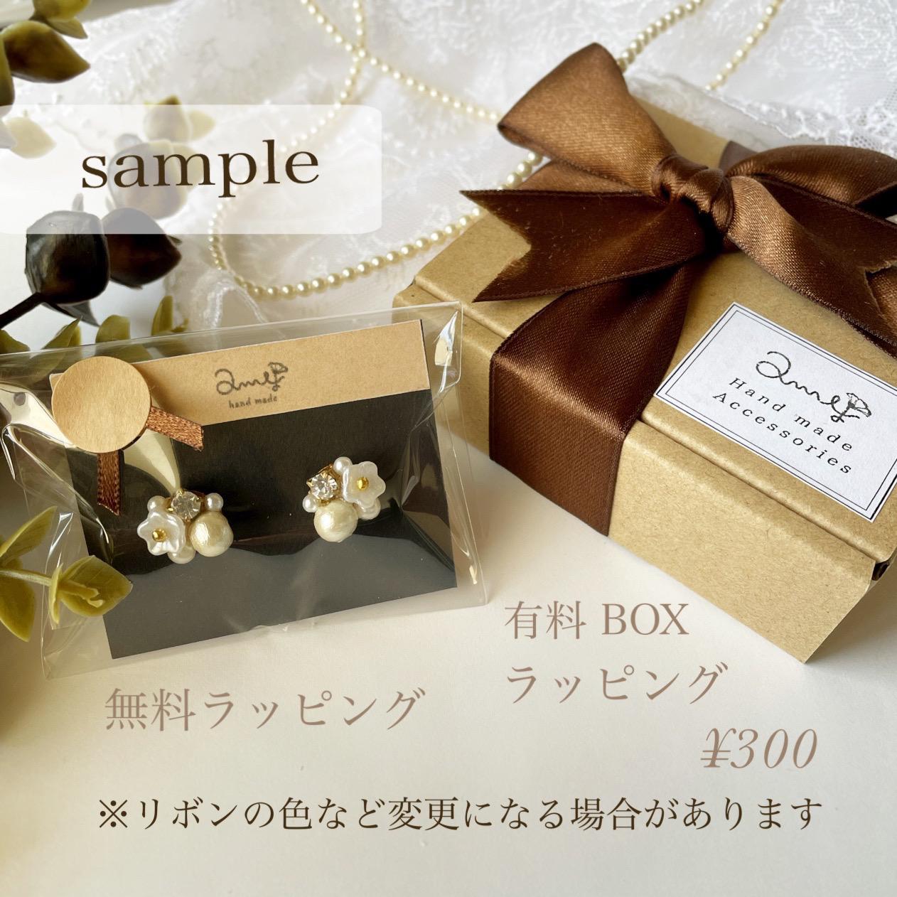 【送料無料】creema限定 1点もの ビーズ刺繍ブローチ・月影