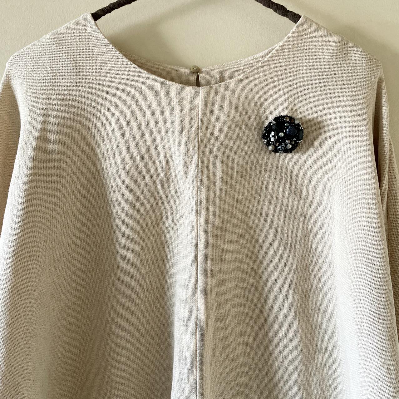 【送料無料】creema限定 1点もの ビーズ刺繍ブローチ・月影