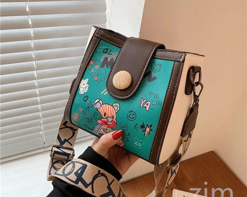 クマデザイン ショルダーバッグ 069cd85cd9b605b7ba4bdd7fa7051b