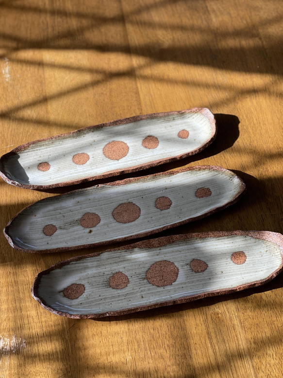 長皿になったよ❣️白いさやの中のお豆さん　長皿　秋刀魚皿　プレート　 6枚目の画像