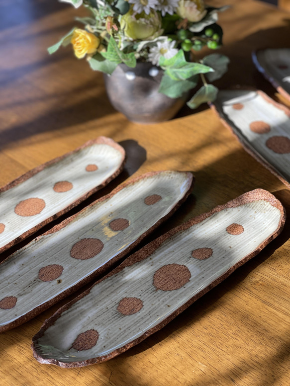 長皿になったよ❣️白いさやの中のお豆さん　長皿　秋刀魚皿　プレート　 9枚目の画像