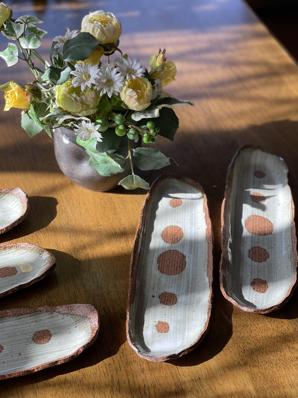 長皿になったよ❣️白いさやの中のお豆さん　長皿　秋刀魚皿　プレート　 7枚目の画像
