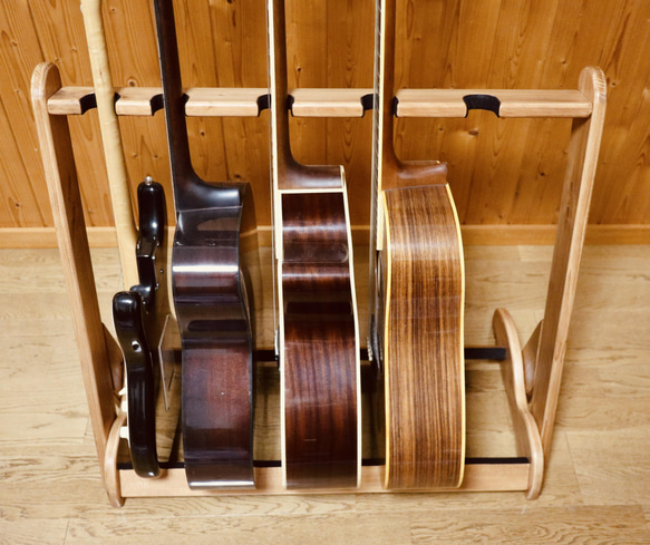 【24時間以内に発送】手作り木工　木製ギタースタンド （チーク）５本掛け 3枚目の画像