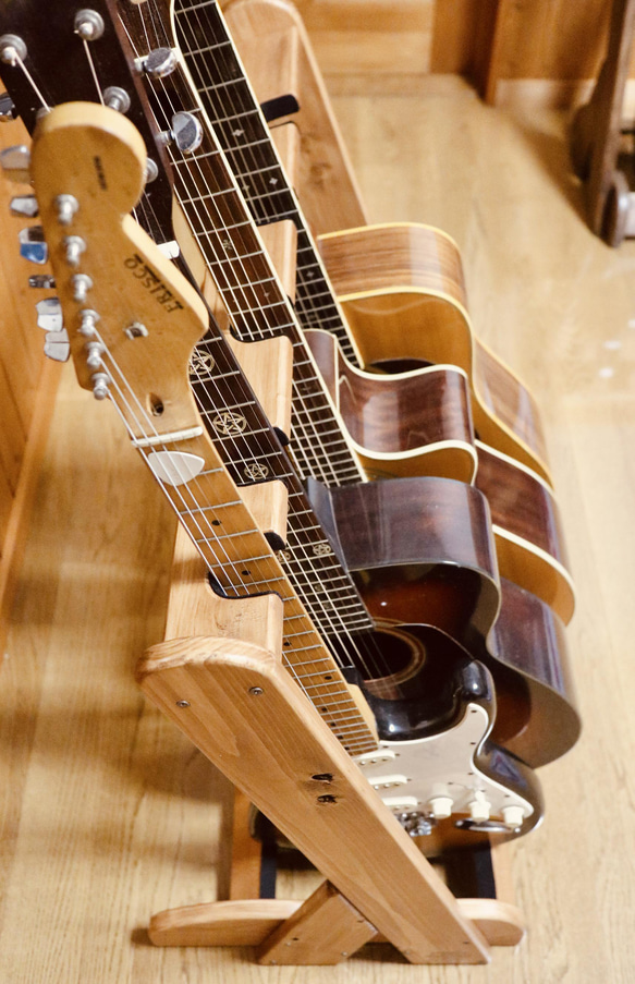 【24時間以内に発送】手作り木工　木製ギタースタンド （チーク）５本掛け 2枚目の画像