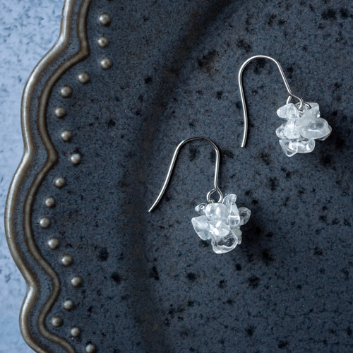 天然石水晶さざれ クリスタルボールピアス／イヤリング（シルバー金具