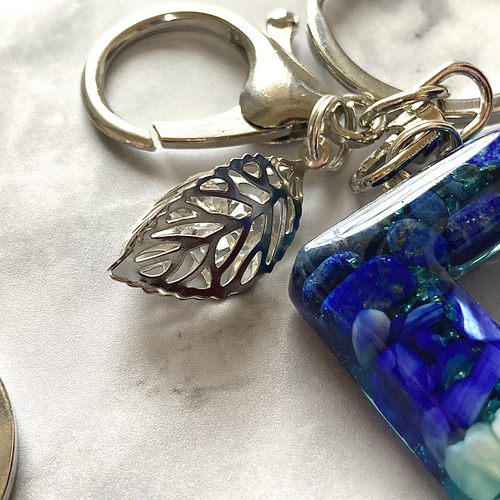 ラピスラズリ♡シェル レジンイニシャルキーホルダー キーホルダー yu