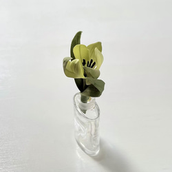 布花シックなグリーンのチューリップコサージュ 12枚目の画像