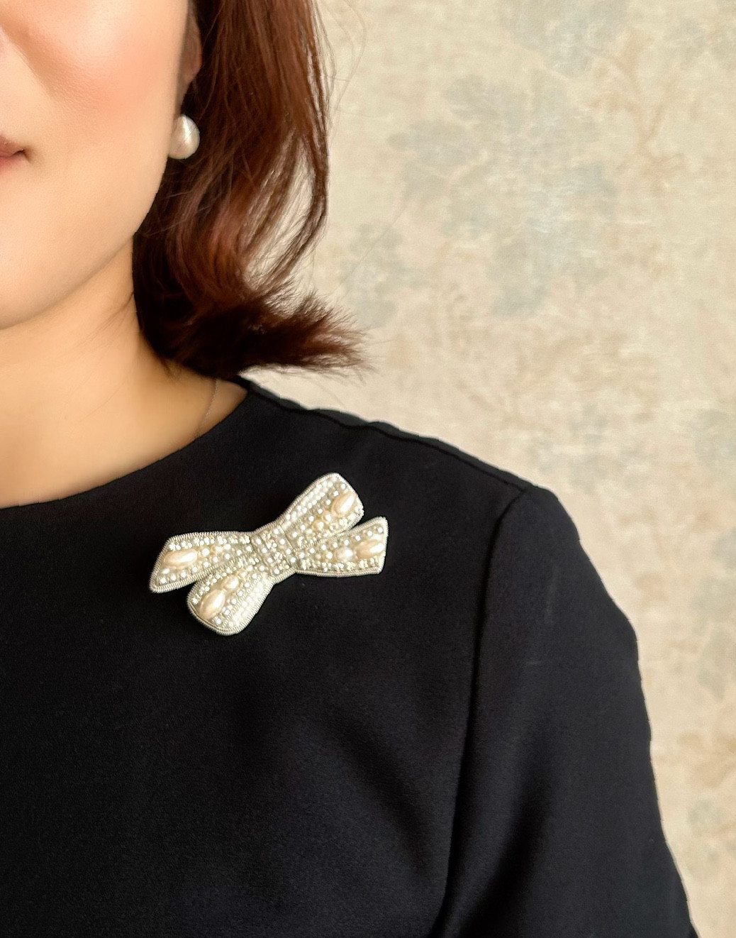 ハレの日はパールでおめかし☆ツイストリボンのビーズ刺繍ブローチ