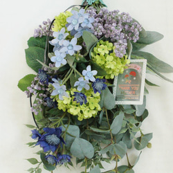 ☆グリーンスワッグ　アーティフィシャルフラワーのユーカリとブルーのお花　お洒落な造花の花束です 13枚目の画像