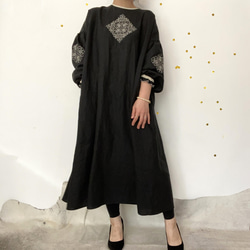 [ Ladies ] ソロチカ刺繍のリネンギャザーワンピース -black- 6枚目の画像