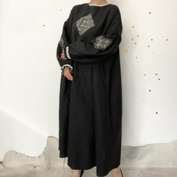 [ Ladies ] ソロチカ刺繍のリネンギャザーワンピース -black- 3枚目の画像