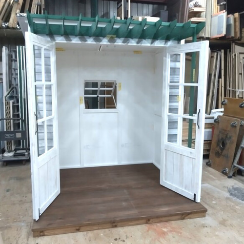 シャビーな木製ガーデンハウス（休憩小屋バージョン）組み立て