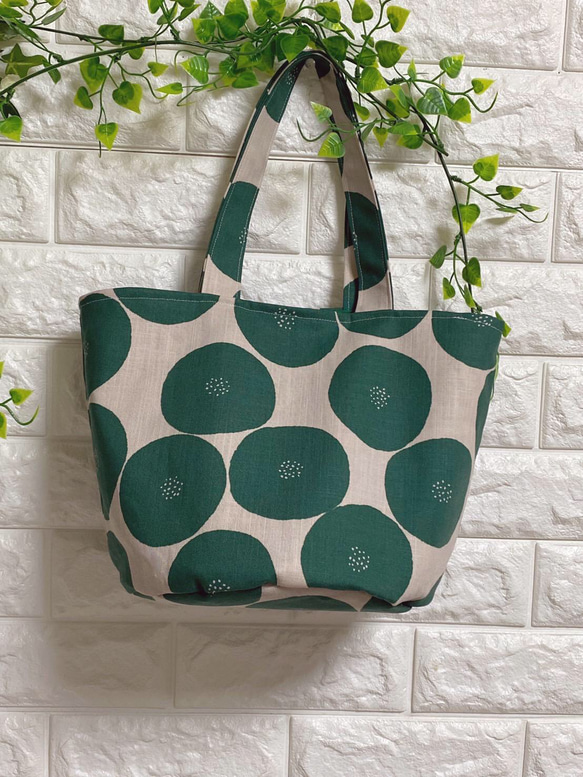 ❤️グリーンあんぱん柄バケツ型トートバッグ❤️ 1枚目の画像