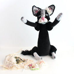 黒白ハチワレ猫のぬいぐるみ テディベアタイプ 27cm（cat）猫のアップリケとレースコラージュのエプロン 15枚目の画像