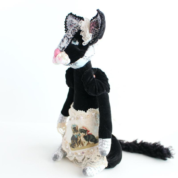 黒白ハチワレ猫のぬいぐるみ テディベアタイプ 27cm（cat）猫のアップリケとレースコラージュのエプロン 9枚目の画像