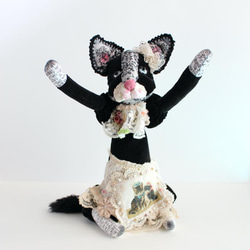 黒白ハチワレ猫のぬいぐるみ テディベアタイプ 27cm（cat）猫のアップリケとレースコラージュのエプロン 14枚目の画像
