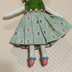 12cmの女の子と4.5cmのこぐまのCogumaczka(こぐまちゅか)//緑の花柄ワンピースの女の子Poleczka 7枚目の画像