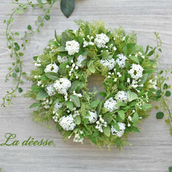 再販【Creema限定】爽やか1年中飾れる 白い小花が可愛いグリーンリース♪_30センチ 1枚目の画像