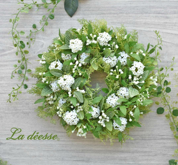 再販【Creema限定】爽やか1年中飾れる 白い小花が可愛いグリーンリース♪_30センチ 1枚目の画像