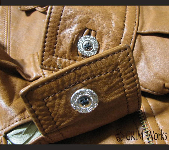 真鍮のボタン 個性的 唐草 丸 円 植物 ハンドメイド 幅約18mm カスタム加工可能 ペンダント ピアス シャツ 袖衿 9枚目の画像