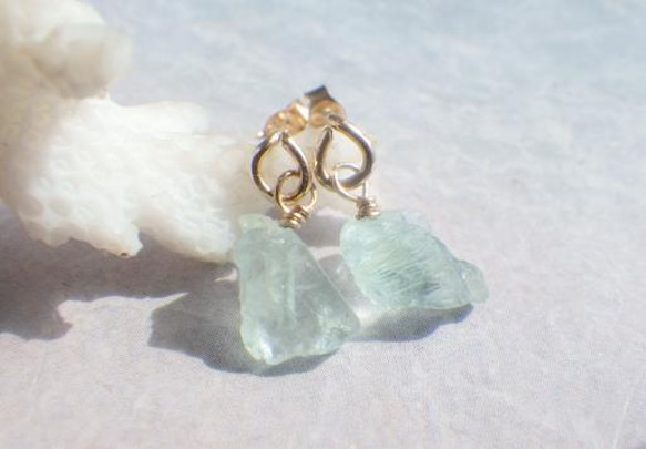 ☆3月誕生石☆*14kgf* Tiny Raw Aquamarine II アクアマリン原石ピアス☆受注制作品☆ 10枚目の画像