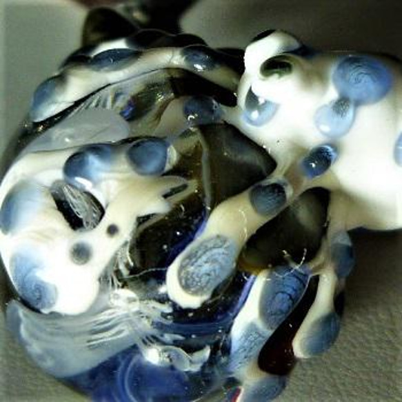 へばり付き蛸ＮＯ.1（ガラス、トンボ玉、蛸、一点物、ペンダント） 13枚目の画像