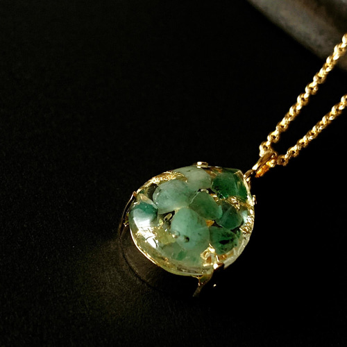 ユニセックス 【5月の誕生石】幸運を運ぶエメラルド・ネックレス