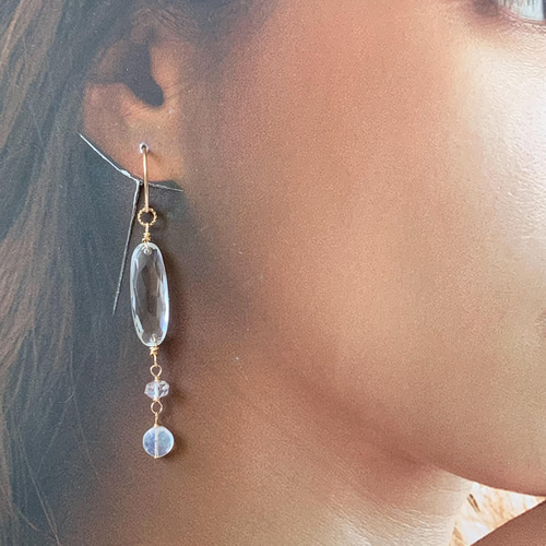 14kgf*クリスタルとレインボームーンストーンのクリアピアス