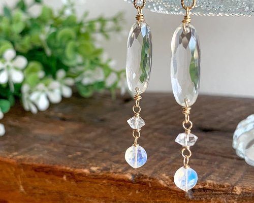 14kgf*クリスタルとレインボームーンストーンのクリアピアス