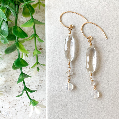 14kgf*クリスタルとレインボームーンストーンのクリアピアス