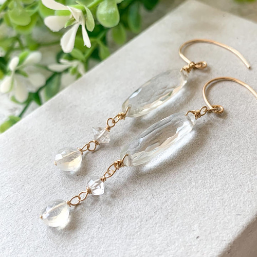 14kgf*クリスタルとレインボームーンストーンのクリアピアス