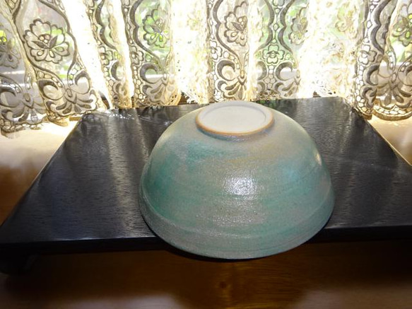 光沢トルコ青釉の茶碗・大 4枚目の画像