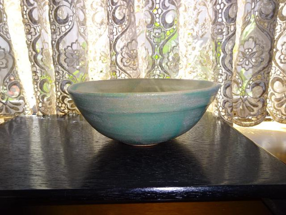 光沢トルコ青釉の茶碗・大 3枚目の画像