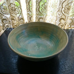 光沢トルコ青釉の茶碗・大 1枚目の画像