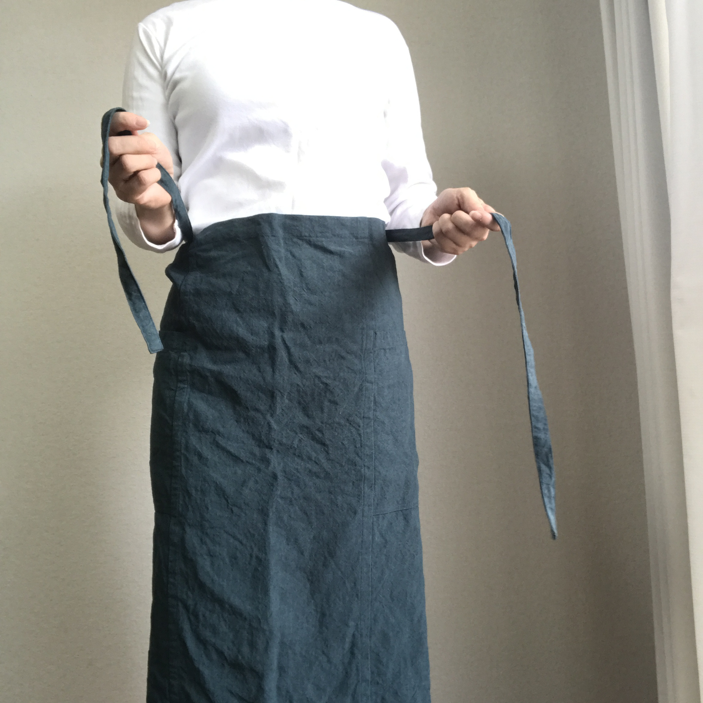 洗いこまれた自然な風合いのソムリエエプロン　ベルギーリネン　ブルーグリーン　２５番手