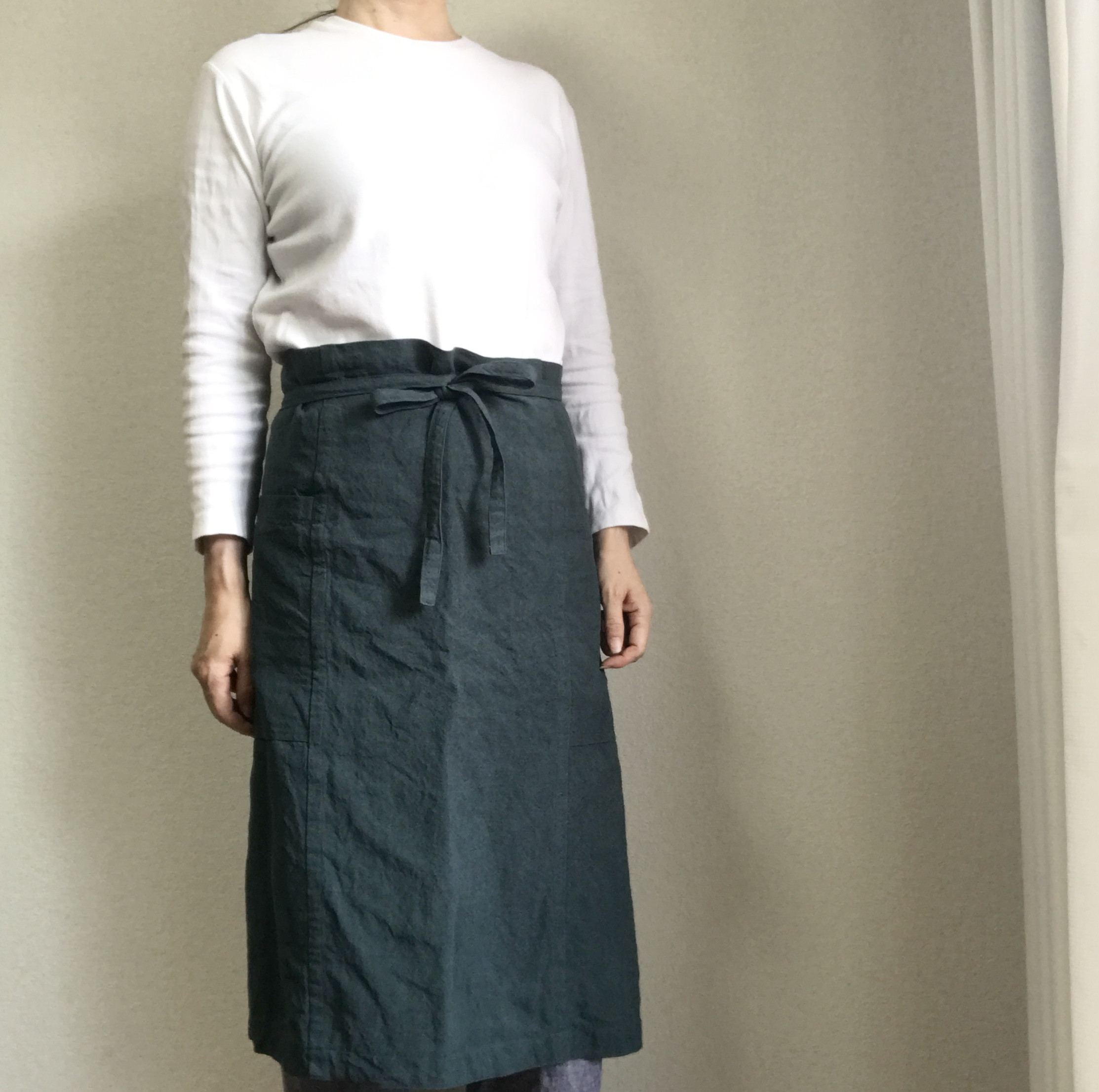 洗いこまれた自然な風合いのソムリエエプロン　ベルギーリネン　ブルーグリーン　２５番手