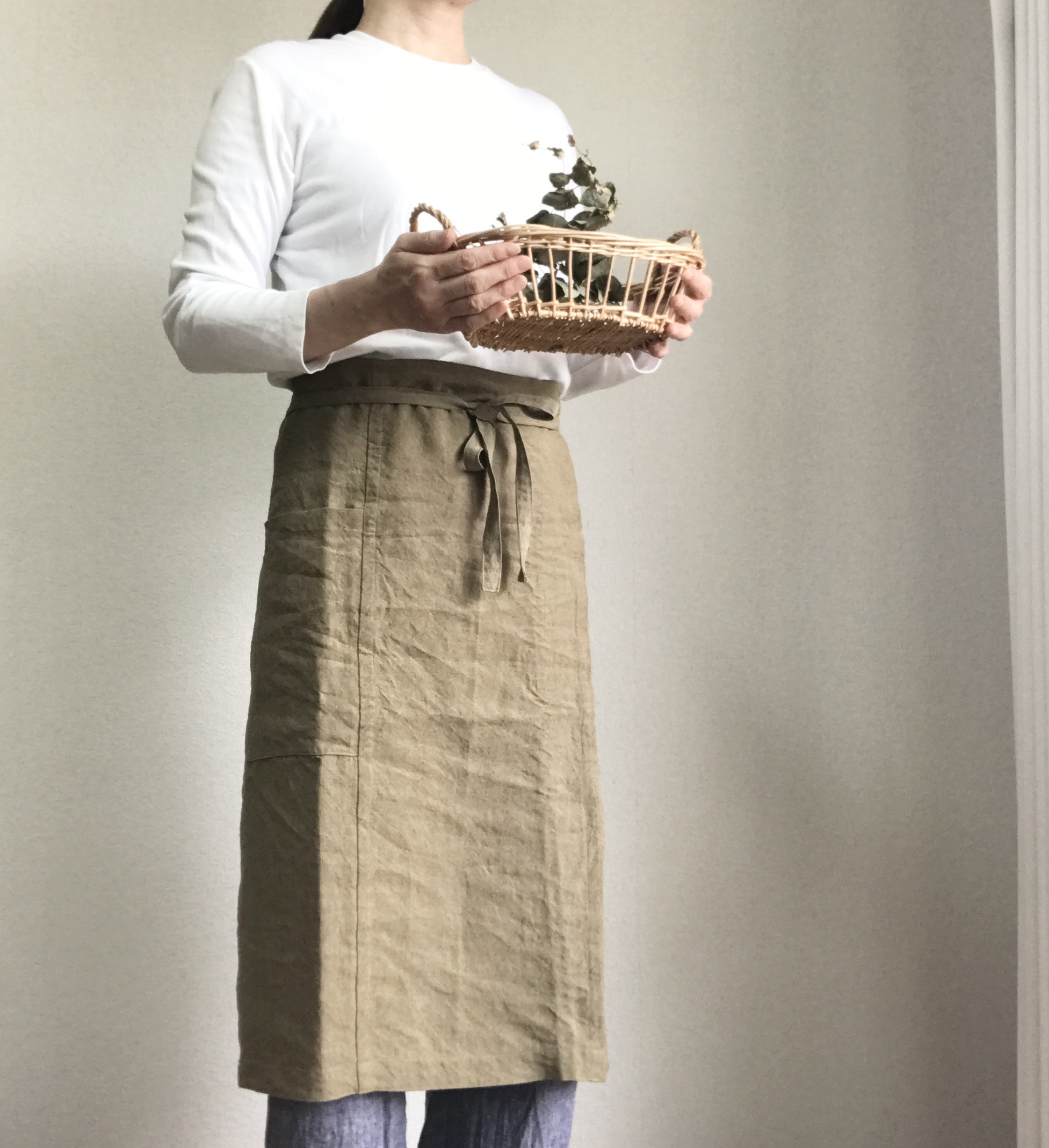 洗いこまれた自然な風合いのソムリエエプロン　ベルギーリネン　イエローカーキ　２５番手