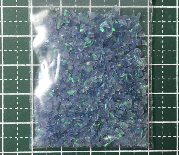 《人工オパール》(ネオンオパール) 原石 ブラック/緑斑 3.4ｇ ⑪ (樹脂含侵) 2枚目の画像