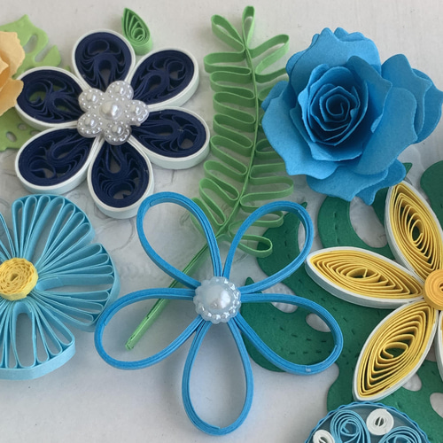 ペーパークイリング　ブルーのお花プレート ペーパークイリング ブルーのお花プレート