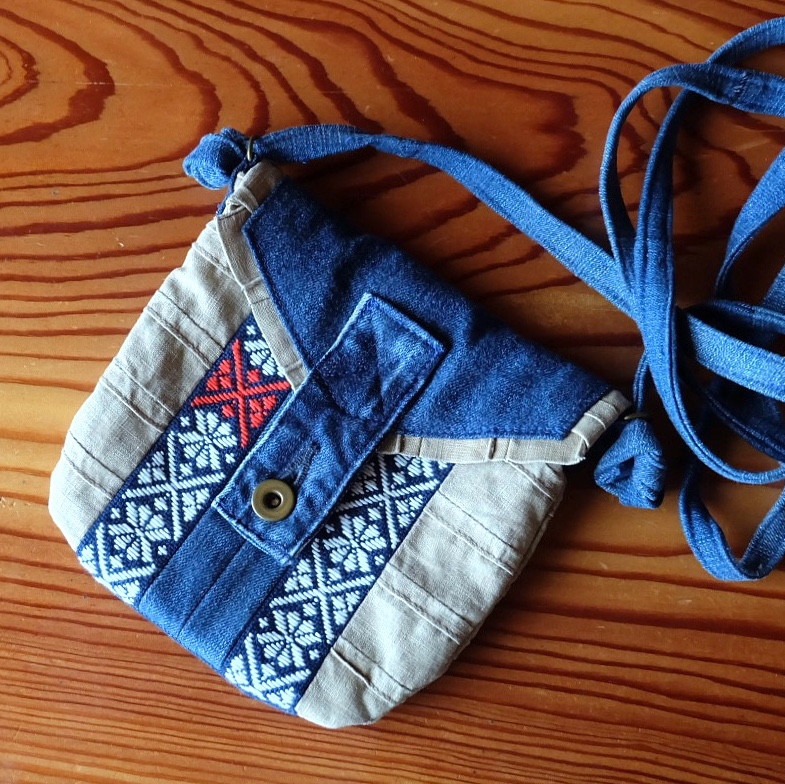 こぎん刺しのフリフリデニムリメイクミニサコッシュ【刺繍☺︎刺し子】ポシェット⌘受注製作⌘