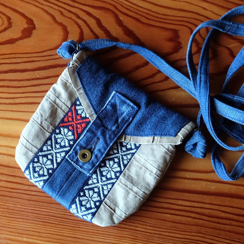 こぎん刺しのフリフリデニムリメイクミニサコッシュ【刺繍☺︎刺し子
