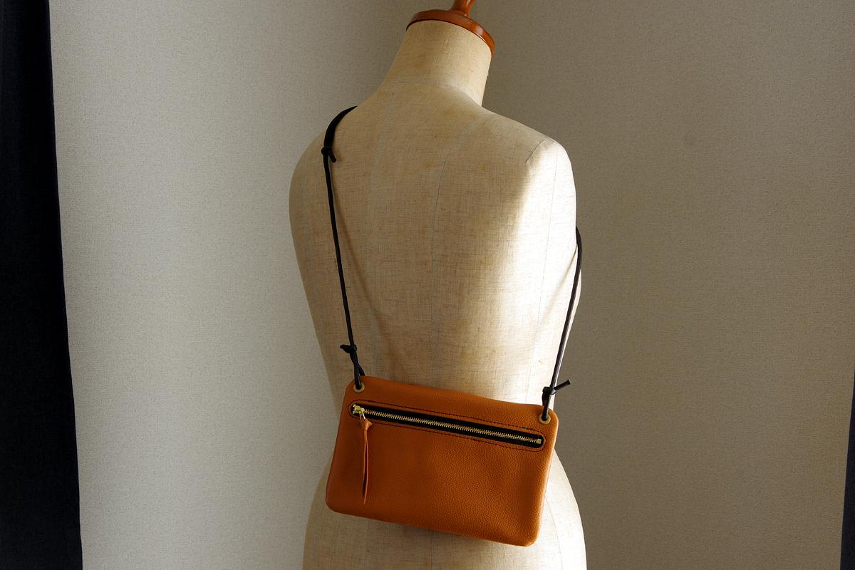 《LIONA》フラットレザーサコッシュ《5colors》