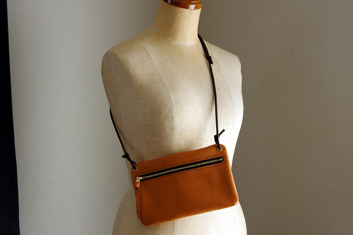 《LIONA》フラットレザーサコッシュ《5colors》